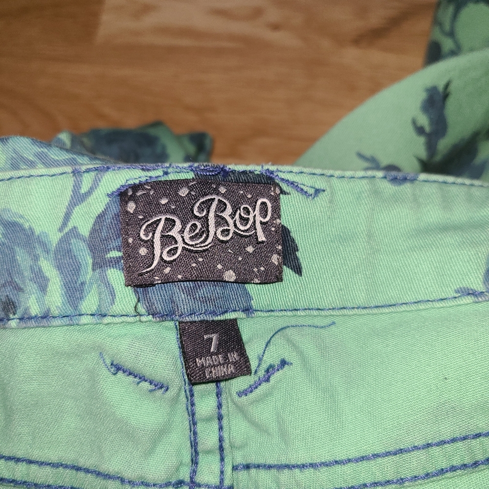 3/$20 BeBop Floral skinny jean - size 7 / 8 - Picture 2 of 6
